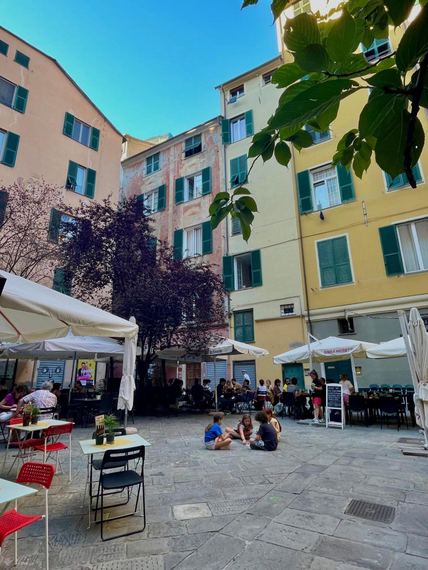 Happy Family Apartments Incantesimo Genua Exteriör bild